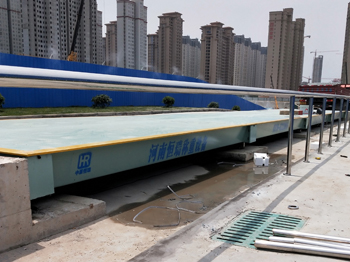 濮陽宏超建工：建業龍城200噸地磅